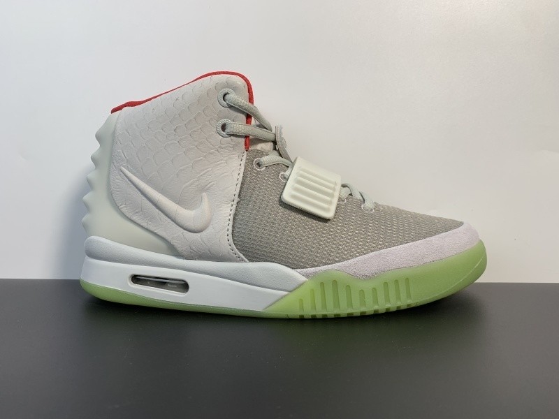 NIKE YEEZY 2 NRG 'PURE PLATINUM' 508214-010