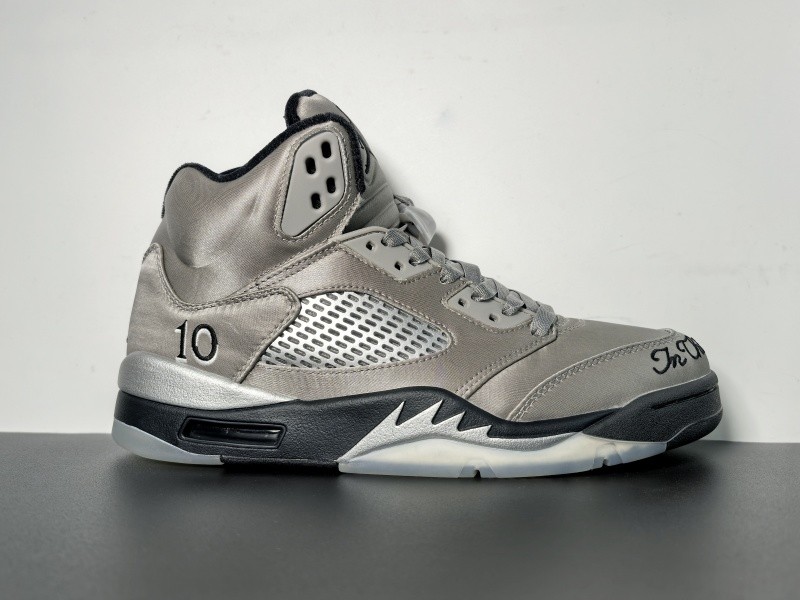 Air Jordan 5 Wings Medium Grey / Black IO2038-001