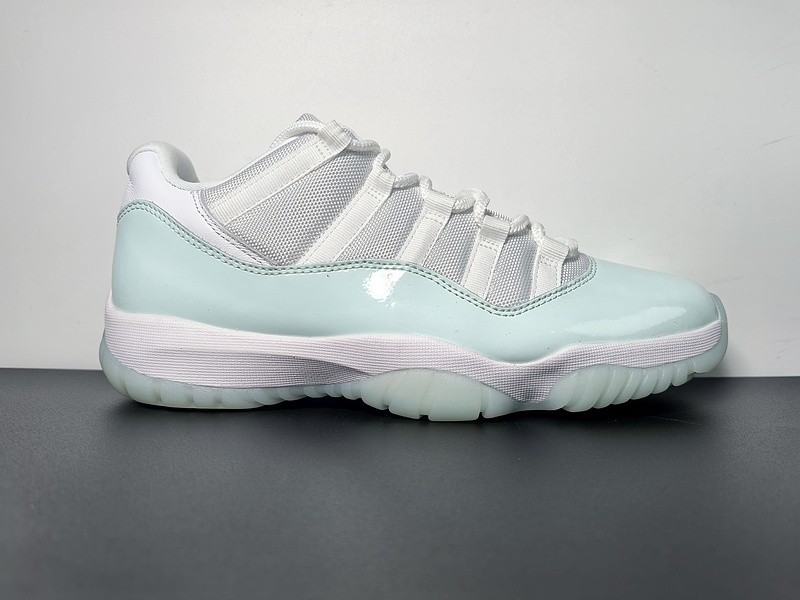 Air Jordan 11 Low "Igloo" AH7860-103