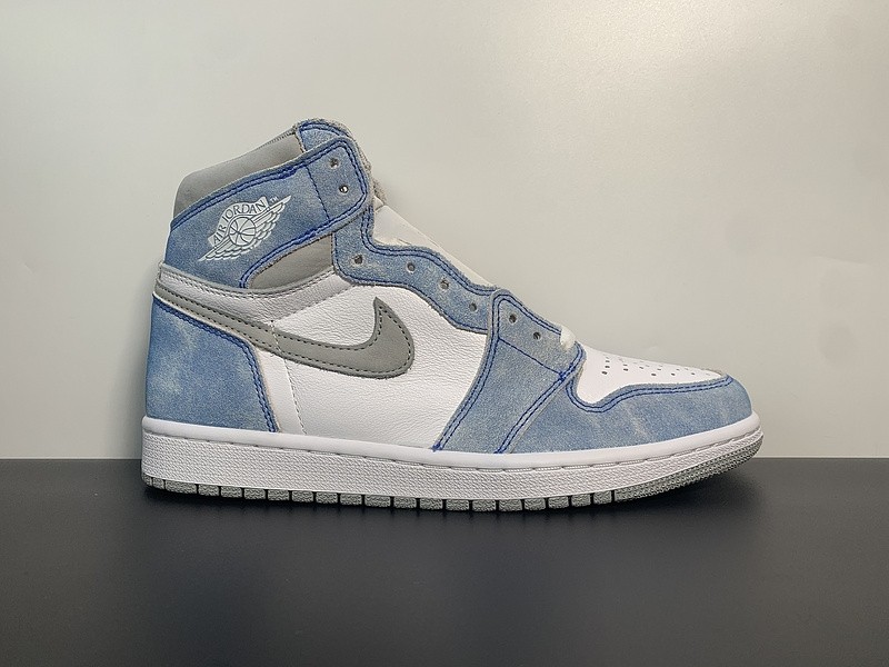 AIR JORDAN 1 High OG 'HYPER ROYALl' 555088-402
