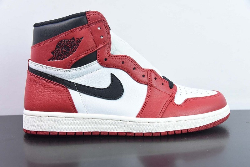 AIR JORDAN 1 RETRO HIGH OG "CHICAGO" 2015 555088-101