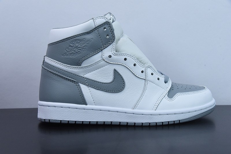 AIR JORDAN 1 HIGH OG “STEALTH' 555088-037