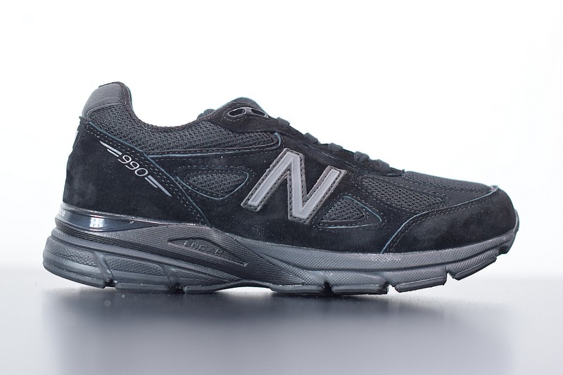 NEW BALANCE M990BB4