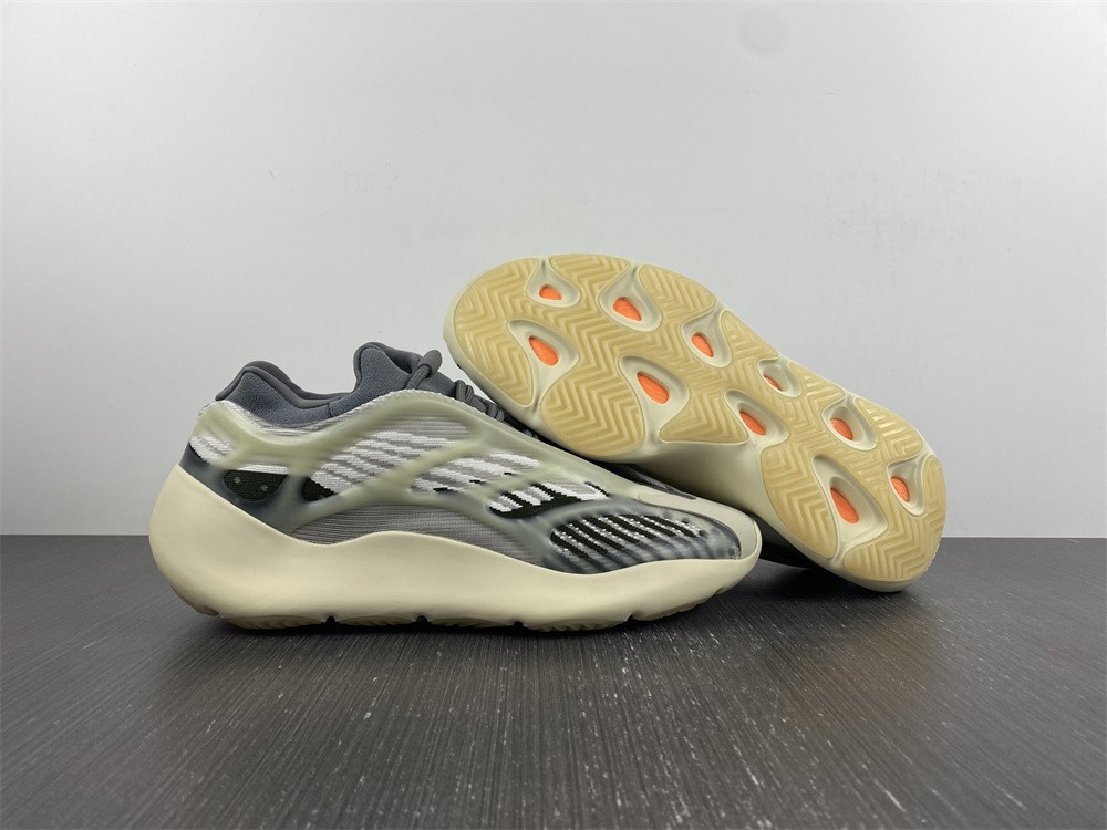 ADIDAS BOOST YEEZY 700 V3 “FADE SALT” ID1674