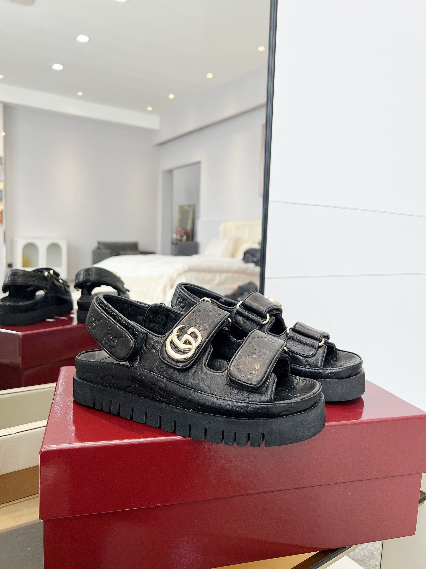 GUCCI SANDALS