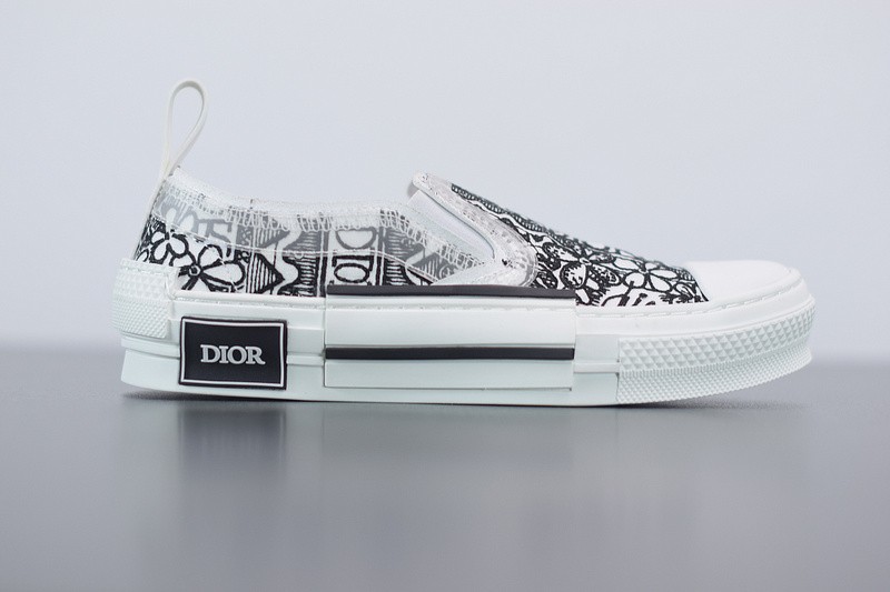 DIO* X CONVERSE SNEAKER