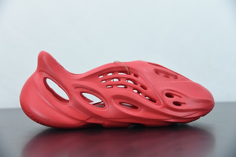 YEEZY FOAM RUNNER 'VERMILION' GW3355