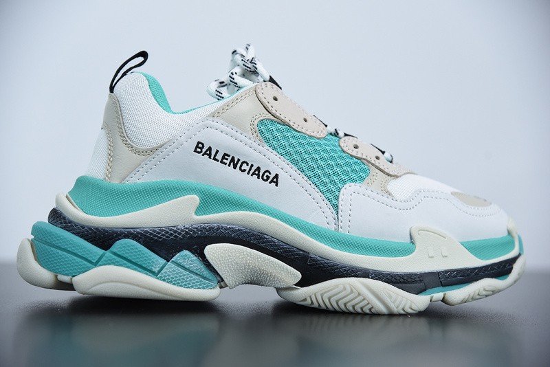 BC TRIPLE S TRAINER  WHITE 524039 W09OH 3005