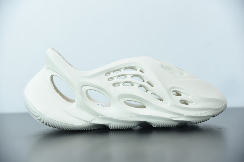 YEEZY FOAM RUNNR  ARARAT G55486