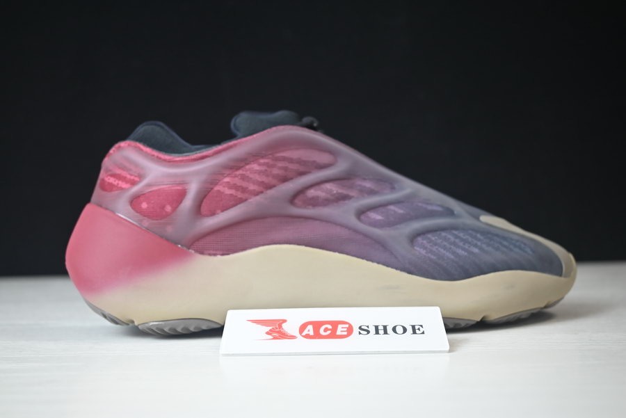 ADIDAS BOOST YEEZY 700 V3 “FADE CARBON” GW1814