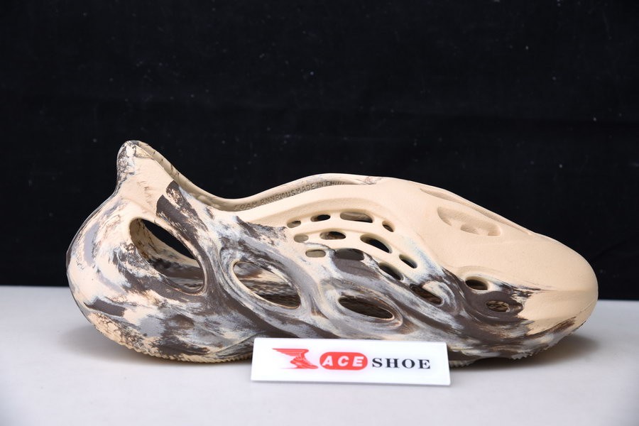 YEEZY FOAM RUNNR "MX CREAM CLAY" GX8774