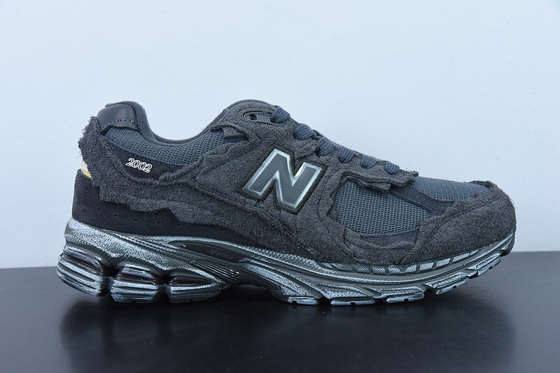 NEW BALANCE SNEAKER