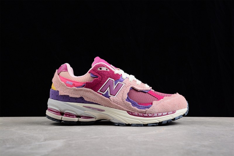 NEW BALANCE SNEAKER
