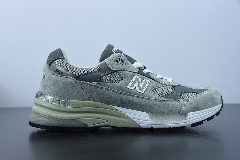 NEW BALANCE SNEAKER