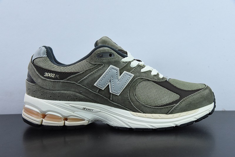 NEW BALANCE SNEAKER