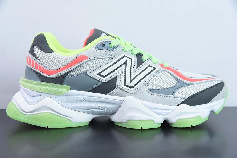 NEW BALANCE SNEAKER