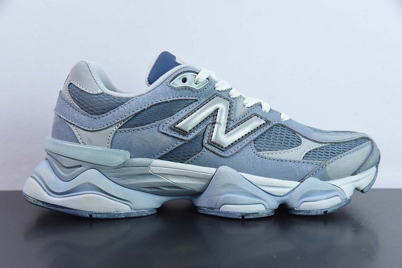 NEW BALANCE SNEAKER