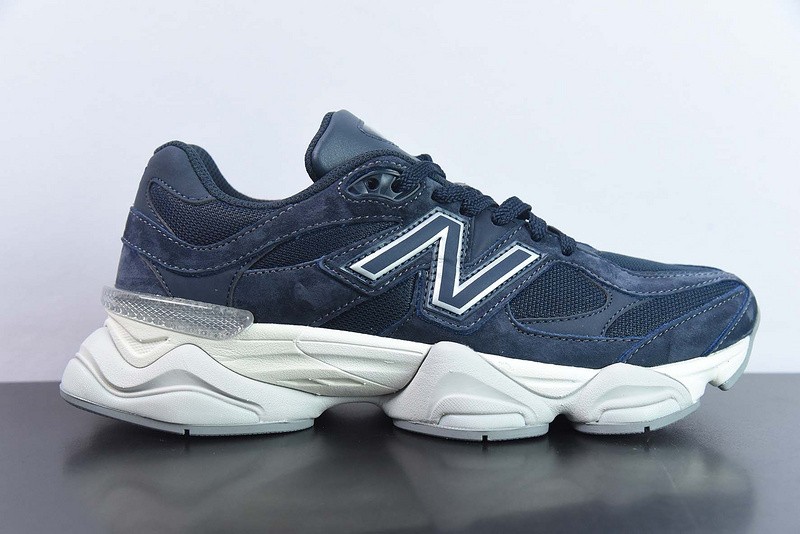 NEW BALANCE SNEAKER