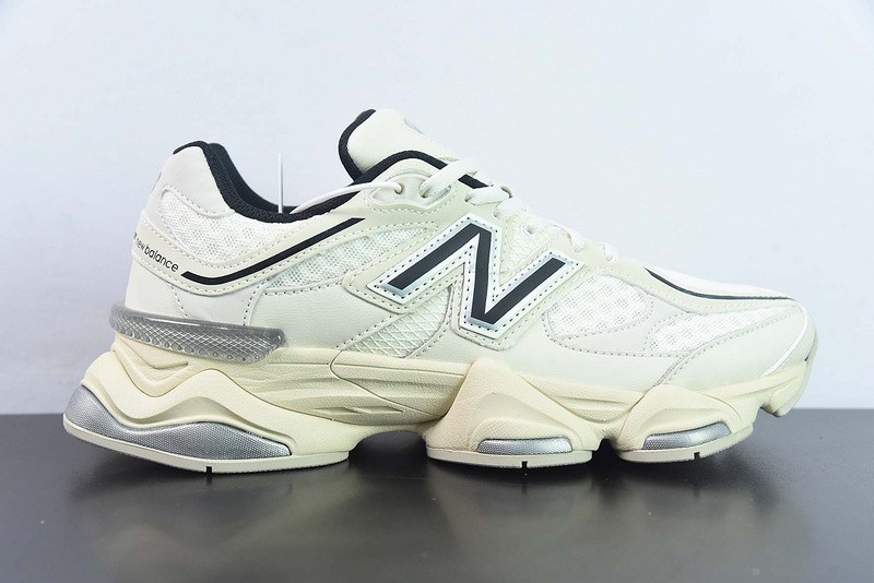 NEW BALANCE SNEAKER