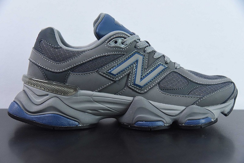 NEW BALANCE SNEAKER
