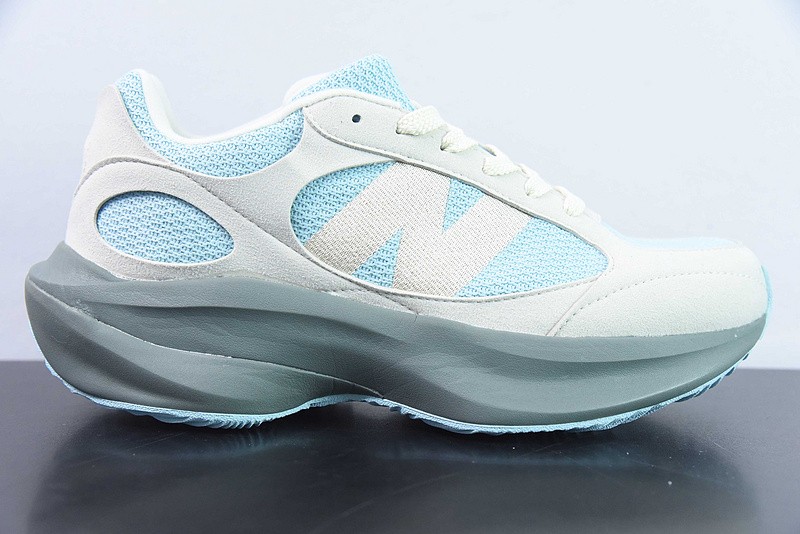 NEW BALANCE SNEAKER