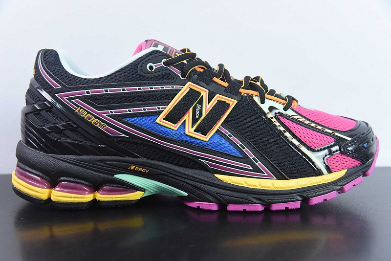 NEW BALANCE SNEAKER