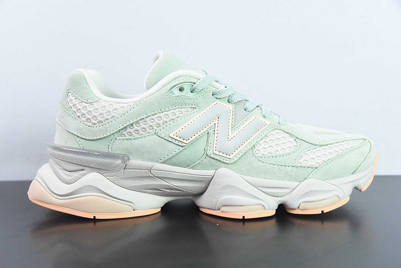 NEW BALANCE SNEAKER