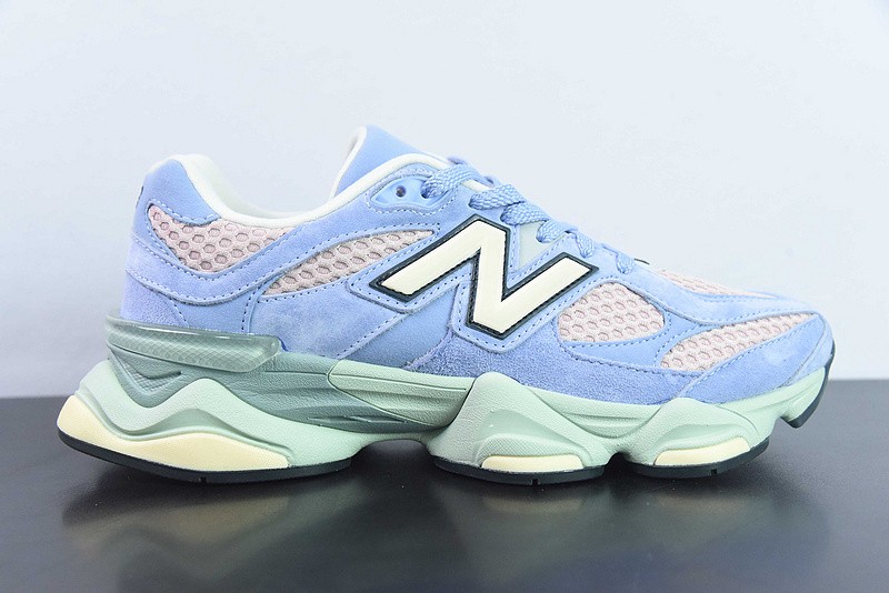 NEW BALANCE SNEAKER