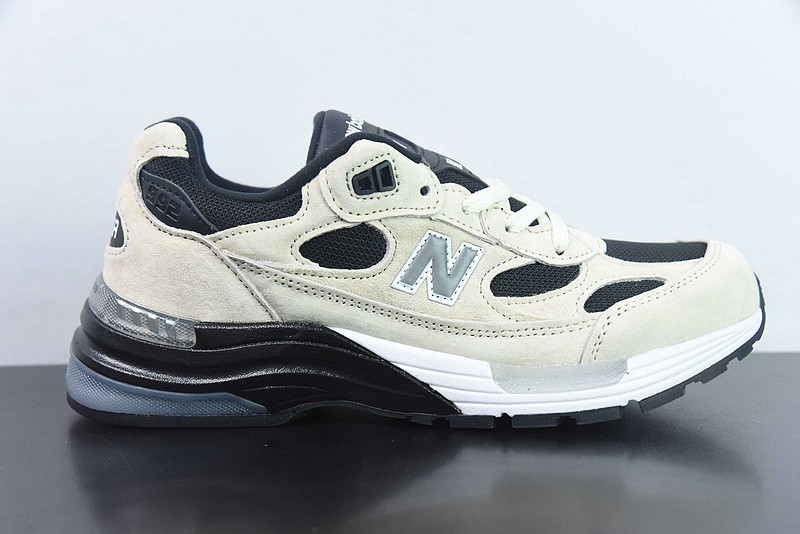 NEW BALANCE SNEAKER