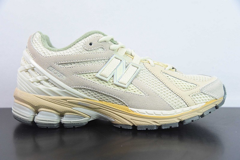 NEW BALANCE SNEAKER