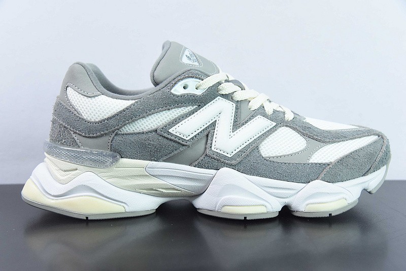 NEW BALANCE SNEAKER