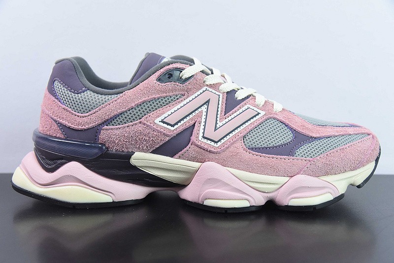 NEW BALANCE SNEAKER