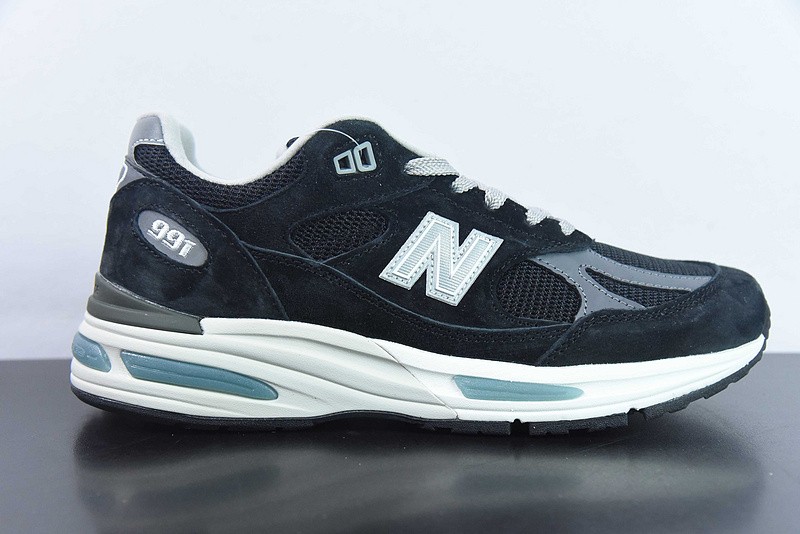 NEW BALANCE SNEAKER