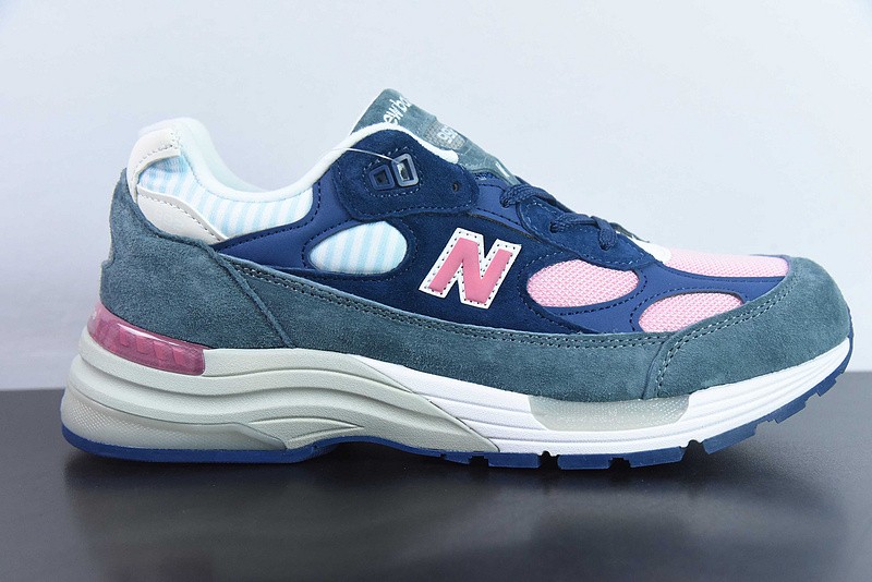 NEW BALANCE SNEAKER