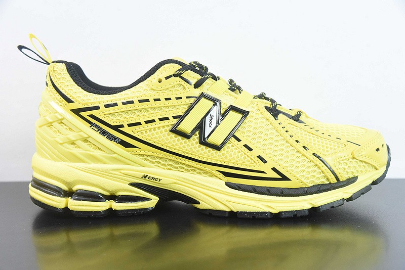 NEW BALANCE SNEAKER