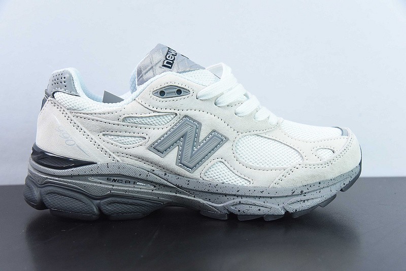 NEW BALANCE SNEAKER