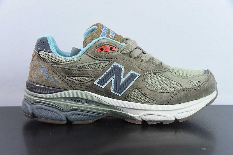 NEW BALANCE SNEAKER