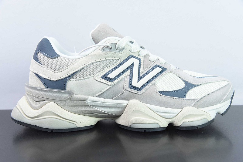 NEW BALANCE SNEAKER