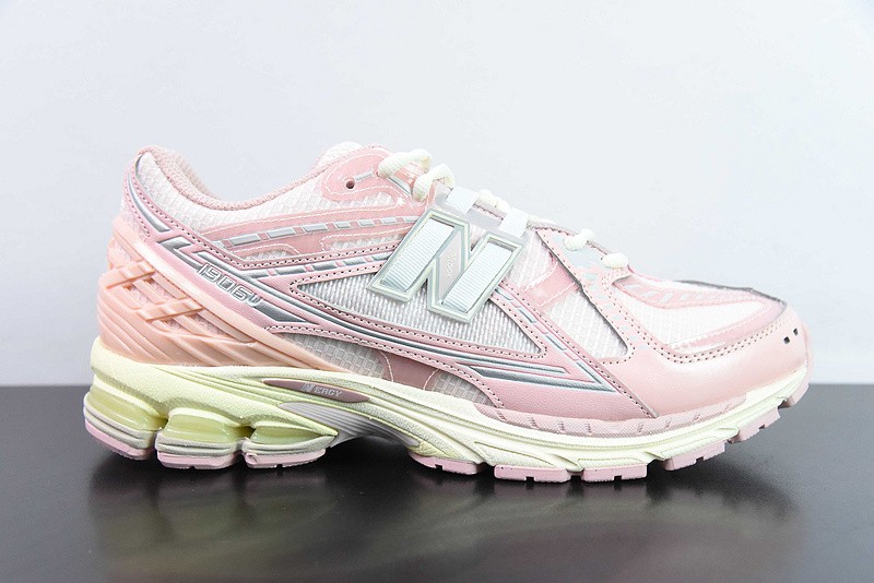 NEW BALANCE SNEAKER