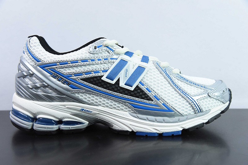 NEW BALANCE SNEAKER