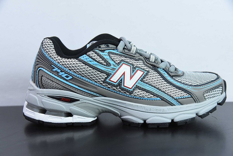 NEW BALANCE SNEAKER