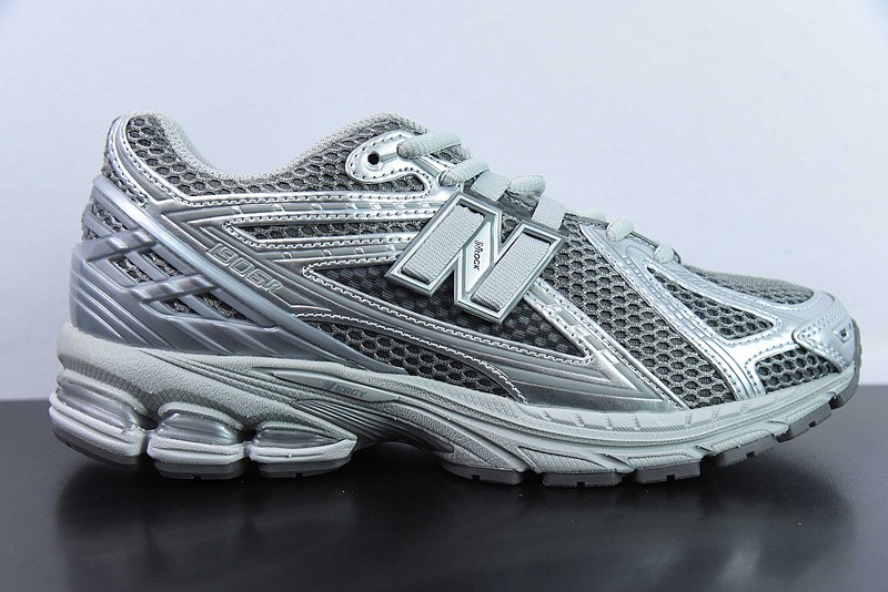 NEW BALANCE SNEAKER
