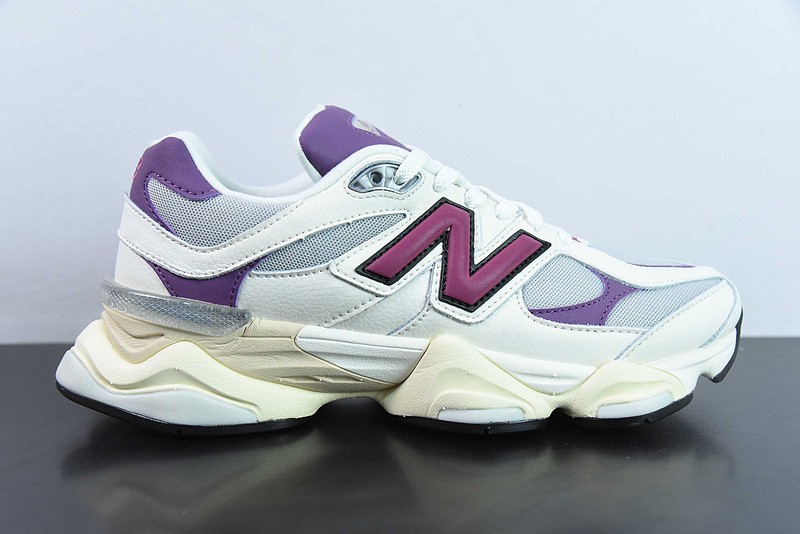 NEW BALANCE SNEAKER