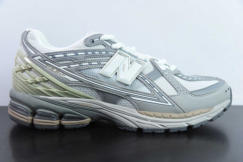 NEW BALANCE SNEAKER