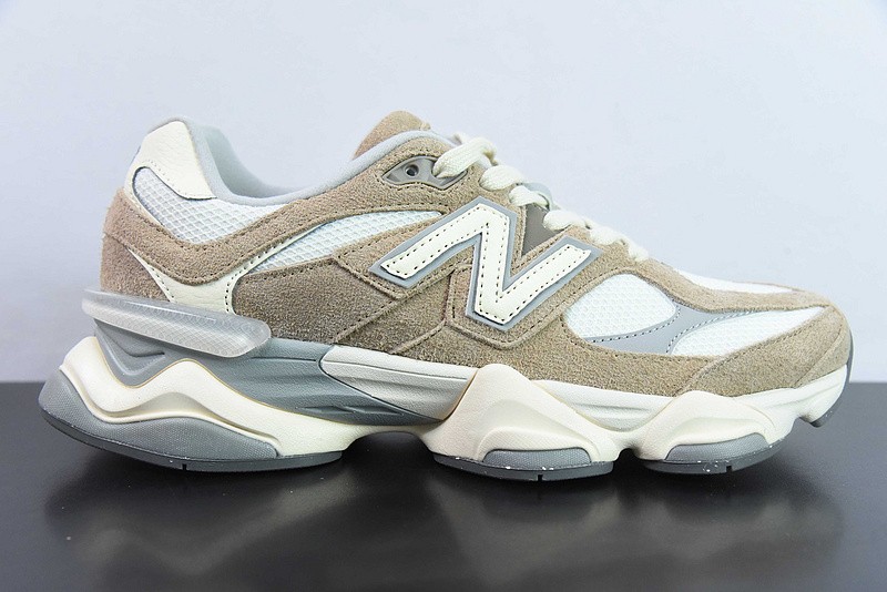 NEW BALANCE SNEAKER