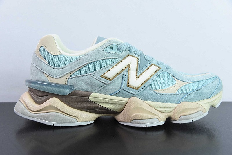 NEW BALANCE SNEAKER