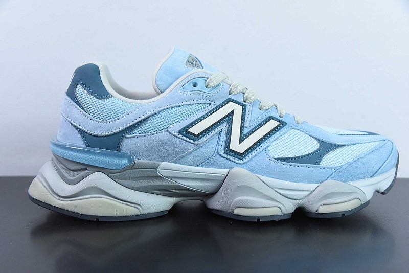 NEW BALANCE SNEAKER