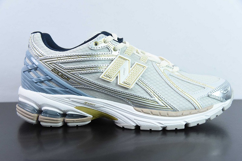 NEW BALANCE SNEAKER