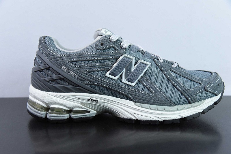 NEW BALANCE SNEAKER
