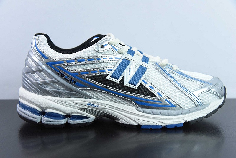NEW BALANCE SNEAKER